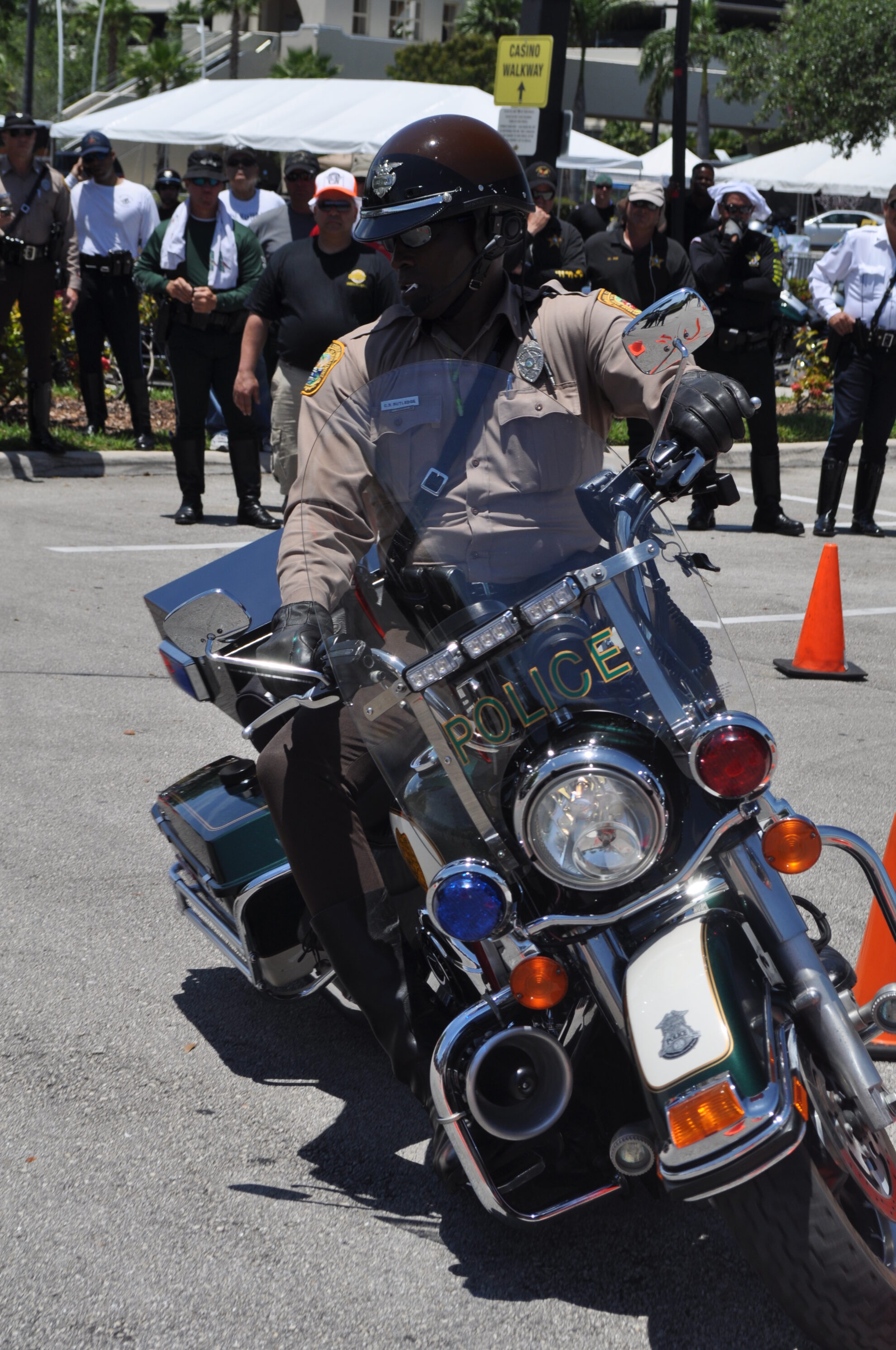 Miami Dade Police Facebook - tiz4hn7